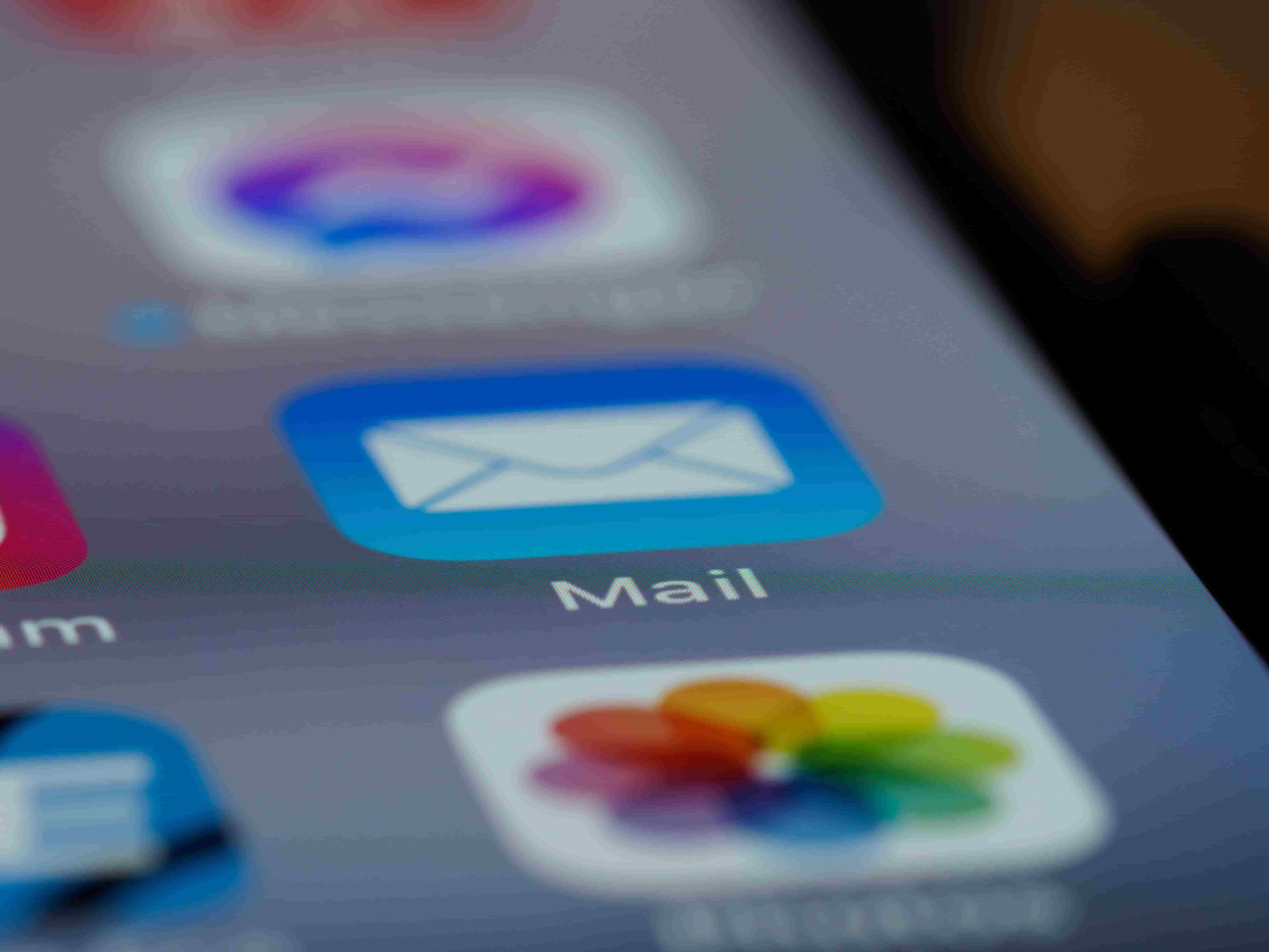 Email marketing vist med mail-app på smartphone